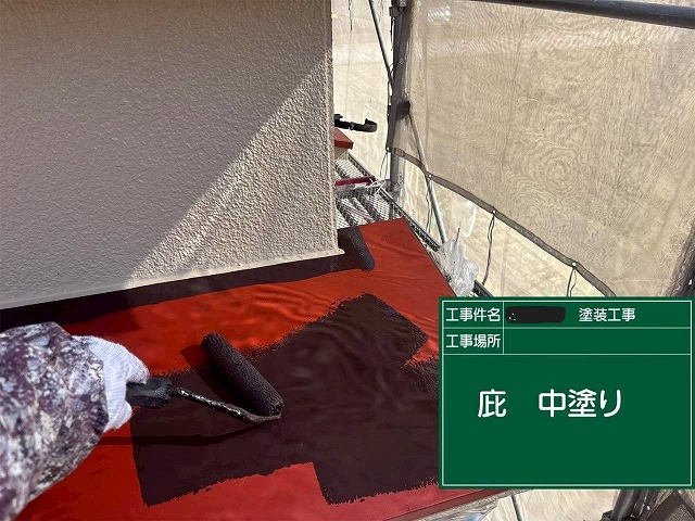 明石市　ひさしの中塗り施工